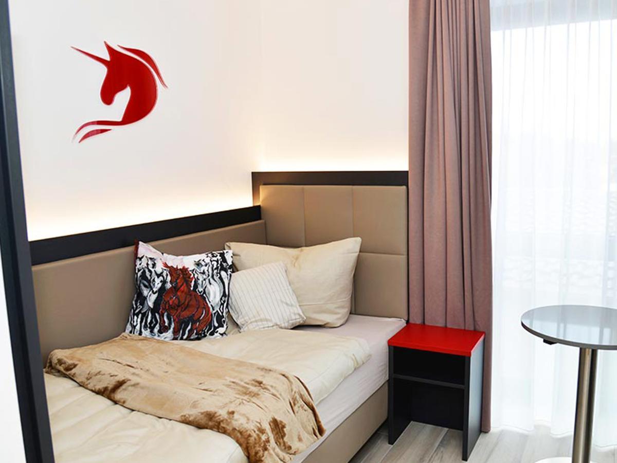 Single Room,595839876:JPEG